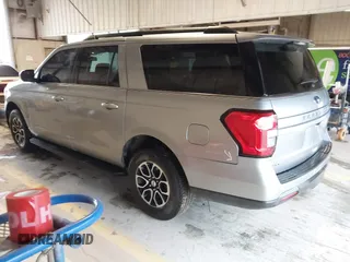 2024 Ford Expedition Max XLT z VIN 1FMJK1J88REA58426, wystawiony jako IAAI lot #42381012 z przebiegiem 4 989 mil mil oraz . Historia ofert i sprzedaży dostępna na DreamBid. Obrazek 3.