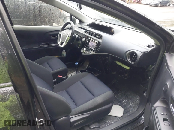2015 Toyota Prius One z VIN JTDKDTB30F1101631, wystawiony jako IAAI lot #42331068 z przebiegiem 156 631 mil mil oraz . Historia ofert i sprzedaży dostępna na DreamBid. Obrazek 5.