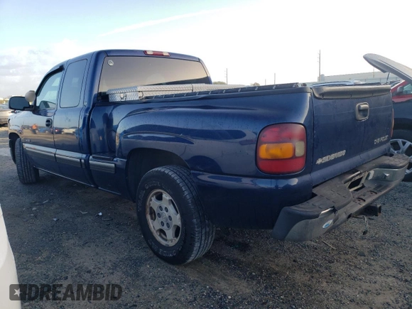 2000 Chevrolet Silverado 1500 with VIN 2GCEC19V8Y1352258, listed as a Copart auction lot 84738234 with 298,405 mi miles and Salvage Title. Bid and sale history available at carsss.com. Image 2.
