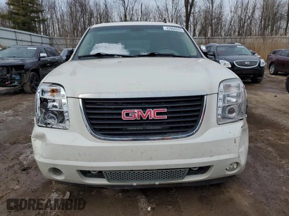 2011 GMC Yukon XL SLT with VIN 1GKS1KE06BR217663, listed as a Copart auction lot 43960245 with 215,703 mi miles and Salvage Title. Bid and sale history available at carsss.com. Image 5.