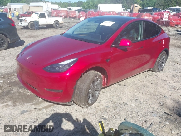 2024 Tesla Model Y z VIN 7SAYGDED2RA325538, wystawiony jako IAAI lot #42180492 z przebiegiem 8 738 mil mil oraz . Historia ofert i sprzedaży dostępna na DreamBid. Obrazek 2.