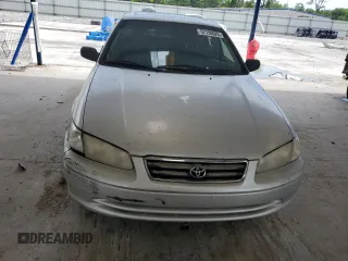2001 Toyota Camry CE z VIN 4T1BG22K11U784435, wystawiony jako Copart lot #57150025 z przebiegiem 32 777 mil mil oraz Czysty tytuł • Clean title. Historia ofert i sprzedaży dostępna na DreamBid. Obrazek 5.