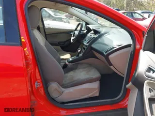 2014 Ford Focus SE with VIN 1FADP3K25EL230853, listed as a IAAI auction lot 41918975 with 147,268 mi miles. Bid and sale history available at carsss.com. Image 5.