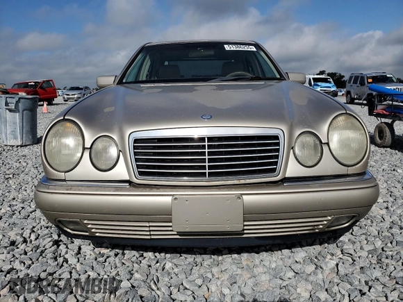 1999 Mercedes-Benz E with VIN WDBJF25H7XA934446, listed as a Copart auction lot 51386255 with 218,439 mi miles and Clean Title. Bid and sale history available at DreamBid. Image 5.