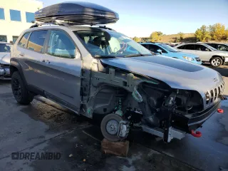 2020 Jeep Cherokee Trailhawk Elite with VIN 1C4PJMBN7LD612656, listed as a Copart auction lot 72257793 with 19,292 mi miles and . Bid and sale history available at DreamBid. Image 4.