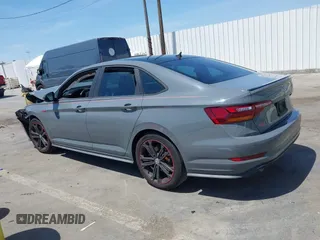 2019 Volkswagen Jetta GLI S z VIN 3VW6T7BU9KM153175, wystawiony jako IAAI lot #42099719 z przebiegiem 90 608 mil mil oraz . Historia ofert i sprzedaży dostępna na DreamBid. Obrazek 14.