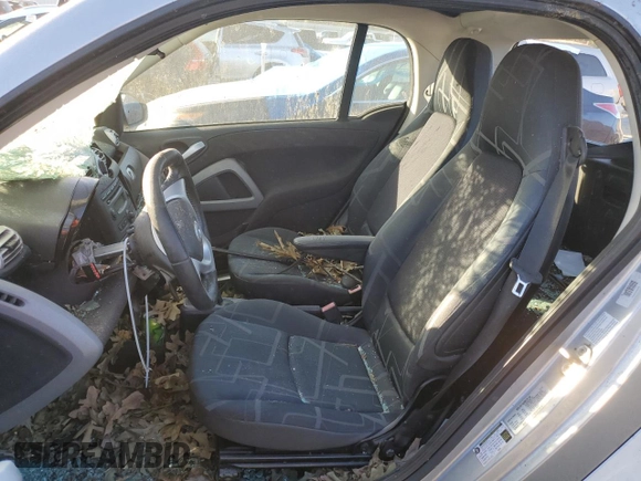 2010 Smart fortwo Pure с VIN WMEEJ3BA4AK363015, выставлен на аукционе Copart как лот 76066204 с пробегом Не указан миль и Списание • Salvage title. История ставок и продаж доступна на DreamBid. Изображение 7.