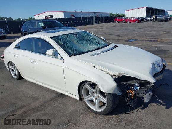 2008 Mercedes-Benz CLS 550 z VIN WDDDJ72X08A118188, wystawiony jako IAAI lot #42043453 z przebiegiem 111 798 mil mil oraz . Historia ofert i sprzedaży dostępna na DreamBid. Obrazek 1.