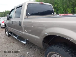 2003 Ford F-250 XL z VIN 1FTNW21L03EB30196, wystawiony jako IAAI lot #42399663 z przebiegiem 281 014 mil mil oraz . Historia ofert i sprzedaży dostępna na DreamBid. Obrazek 18.