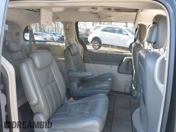 2010 Chrysler Town & Country Touring with VIN 2A4RR5DX0AR320261, listed as a IAAI auction lot 41816276 with 260,000 mi miles. Bid and sale history available at carsss.com. Image 8.