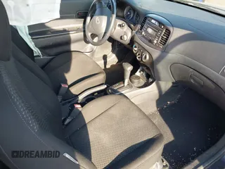 2007 Hyundai Accent SE z VIN KMHCN36CX7U032583, wystawiony jako IAAI lot #42159733 z przebiegiem 113 993 mil mil oraz . Historia ofert i sprzedaży dostępna na DreamBid. Obrazek 5.