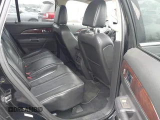 2011 Lincoln MKX z VIN 2LMDJ8JK5BBJ33898, wystawiony jako IAAI lot #42273243 z przebiegiem 199 864 mil mil oraz . Historia ofert i sprzedaży dostępna na DreamBid. Obrazek 8.