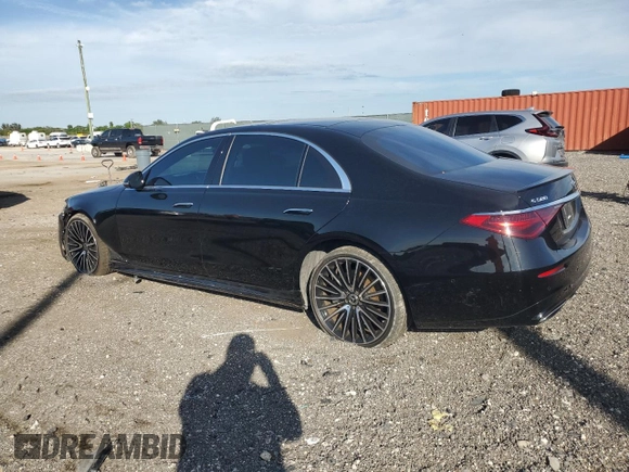 2022 Mercedes-Benz S-Class S 500 with VIN W1K6G6DBXNA166358, listed as a Copart auction lot 87015084 with 32,424 mi miles and Salvage Title. Bid and sale history available at carsss.com. Image 2.