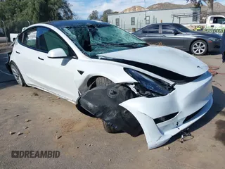 2023 Tesla Model 3 z VIN 5YJ3E1EA2PF560734, wystawiony jako IAAI lot #41597362 z przebiegiem 26 566 mil mil oraz . Historia ofert i sprzedaży dostępna na DreamBid. Obrazek 1.
