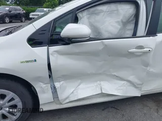 2019 Toyota Prius L Eco z VIN JTDKARFU3K3102222, wystawiony jako IAAI lot #42291403 z przebiegiem 27 669 mil mil oraz . Historia ofert i sprzedaży dostępna na DreamBid. Obrazek 6.