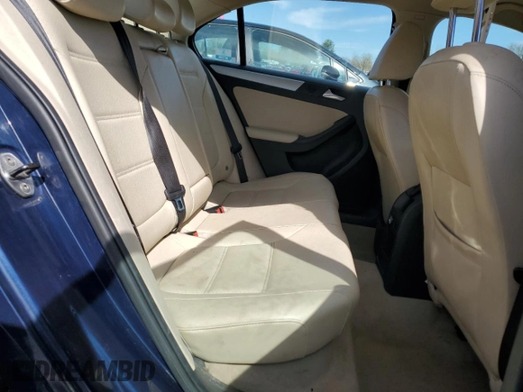 2013 Volkswagen Jetta SE z VIN 3VWDP7AJ7DM311146, wystawiony jako Copart lot #54963425 z przebiegiem 236 277 mil mil oraz Szkoda całkowita • Salvage title. Historia ofert i sprzedaży dostępna na DreamBid. Obrazek 10.