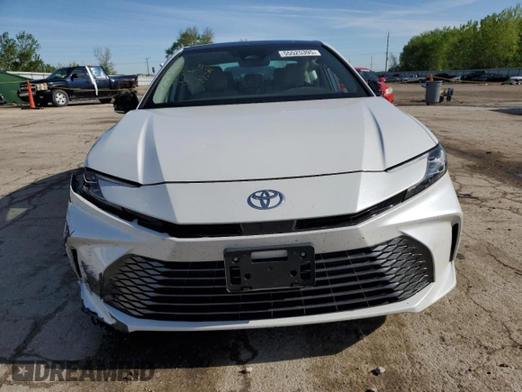2025 Toyota Camry LE z VIN 4T1DAACK3SU570793, wystawiony jako Copart lot #55525395 z przebiegiem Nie podano mil oraz Szkoda całkowita • Salvage title. Historia ofert i sprzedaży dostępna na DreamBid. Obrazek 5.