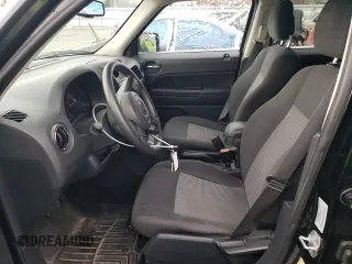 2015 Jeep Patriot Altitude z VIN 1C4NJRBB4FD317433, wystawiony jako Copart lot #50703555 z przebiegiem 109 650 mil mil oraz Nie do naprawy • Non repairable. Historia ofert i sprzedaży dostępna na DreamBid. Obrazek 7.
