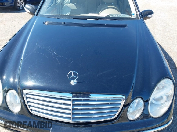 2006 Mercedes-Benz E-Class 3.5L with VIN WDBUF87JX6X181863, listed as a IAAI auction lot 41884272 with 195,315 mi miles. Bid and sale history available at carsss.com. Image 10.