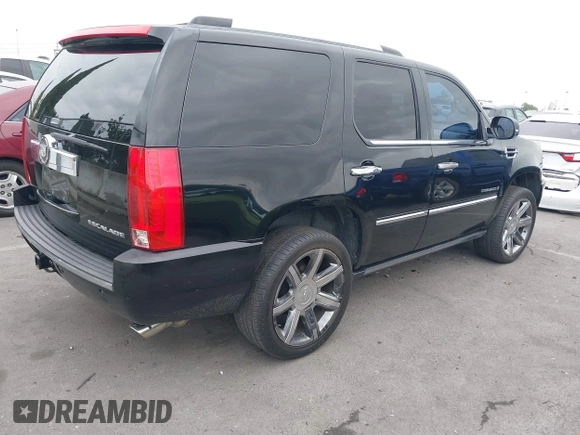 2008 Cadillac Escalade z VIN 1GYFK63848R223426, wystawiony jako IAAI lot #41981521 z przebiegiem 136 773 mil mil oraz . Historia ofert i sprzedaży dostępna na DreamBid. Obrazek 4.