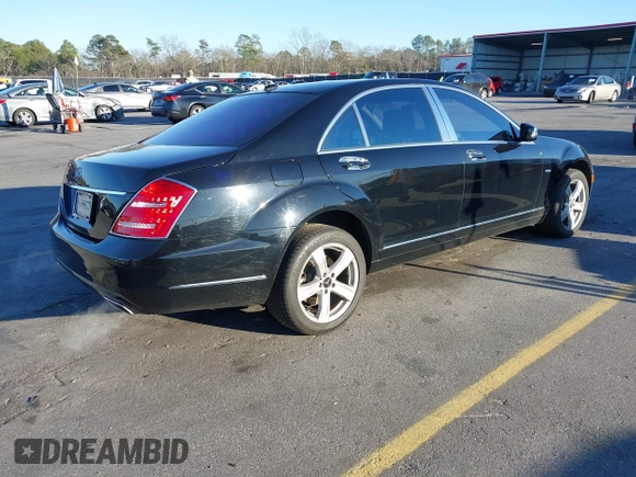 2012 Mercedes-Benz S 550 z VIN WDDNG7DB9CA461272, wystawiony jako IAAI lot #41376537 z przebiegiem 77 138 mil mil oraz . Historia ofert i sprzedaży dostępna na DreamBid. Obrazek 4.