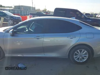 2025 Toyota Camry LE z VIN 4T1DBADKXSU009549, wystawiony jako IAAI lot #41366328 z przebiegiem 1 512 mil mil oraz . Historia ofert i sprzedaży dostępna na DreamBid. Obrazek 15.
