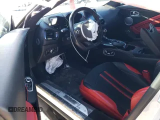 2021 Aston Martin Vantage z VIN SCFSMGAW6MGN05743, wystawiony jako Copart lot #46655524 z przebiegiem 4759 mil mil oraz Szkody całkowita. Historia ofert i sprzedaży dostępna na DreamBid. Obrazek 8.