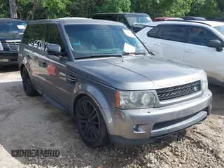 2011 Land Rover Range Rover Sport HSE Lux z VIN SALSK2D47BA271042, wystawiony jako IAAI lot #42310400 z przebiegiem 150 971 mil mil oraz . Historia ofert i sprzedaży dostępna na DreamBid. Obrazek 1.