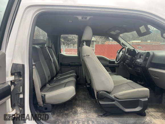 2017 Ford F-150 XL z VIN 1FTEX1E83HFA54391, wystawiony jako Copart lot #49659815 z przebiegiem 199 000 mil mil oraz Czysty tytuł • Clean title. Historia ofert i sprzedaży dostępna na DreamBid. Obrazek 6.