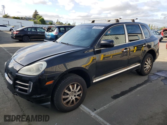 2010 Porsche Cayenne z VIN WP1AA2AP9ALA08542, wystawiony jako Copart lot #53385205 z przebiegiem 136 484 mil mil oraz Tytuł czysty. Historia ofert i sprzedaży dostępna na DreamBid. Obrazek 1.