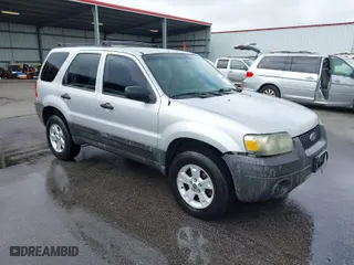 2006 Ford Escape XLT with VIN 1FMYU93186KC43113, listed as a IAAI auction lot 41868872 with 237,209 mi miles. Bid and sale history available at carsss.com. Image 1.