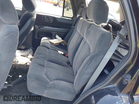 2000 Chevrolet Blazer LT with VIN 1GNDT13W8Y2280580, listed as a IAAI auction lot 41901975 with 236,736 mi miles and . Bid and sale history available at DreamBid. Image 8.