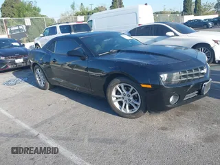 2013 Chevrolet Camaro LT z VIN 2G1FB1E37D9108035, wystawiony jako IAAI lot #41965898 z przebiegiem 127 271 mil mil oraz . Historia ofert i sprzedaży dostępna na DreamBid. Obrazek 1.
