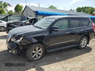 2012 Lexus GX 460 z VIN JTJBM7FX9C5037000, wystawiony jako Copart lot #54923315 z przebiegiem 152 361 mil mil oraz Szkoda całkowita • Salvage title. Historia ofert i sprzedaży dostępna na DreamBid. Obrazek 1.