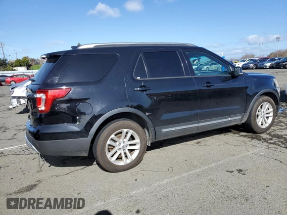 2016 Ford Explorer XLT with VIN 1FM5K7D83GGA52132, listed as a Copart auction lot 45406385 with 134,703 mi miles and Salvage Title. Bid and sale history available at carsss.com. Image 3.