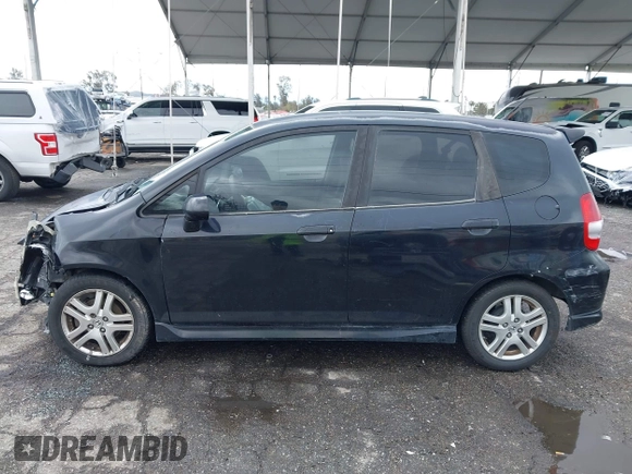 2008 Honda Fit Sport with VIN JHMGD386X8S063067, listed as a IAAI auction lot 41798520 with 282,302 mi miles. Bid and sale history available at carsss.com. Image 15.