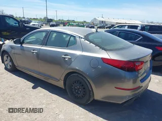 2015 Kia Optima LX z VIN 5XXGM4A70FG463799, wystawiony jako IAAI lot #41815630 z przebiegiem 175 637 mil mil oraz . Historia ofert i sprzedaży dostępna na DreamBid. Obrazek 3.