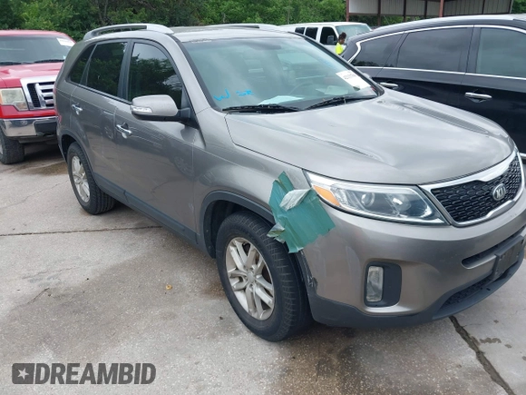 2015 Kia Sorento LX with VIN 5XYKT4A60FG659175, listed as a IAAI auction lot 42133740 with 178,406 mi miles. Bid and sale history available at carsss.com. Image 1.