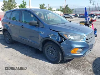 2018 Ford Escape S z VIN 1FMCU0F77JUB27839, wystawiony jako IAAI lot #42507739 z przebiegiem 96 464 mil mil oraz . Historia ofert i sprzedaży dostępna na DreamBid. Obrazek 1.