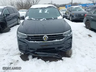 2024 Volkswagen Tiguan SE R-Line Black with VIN 3VV8B7AX6RM067036, listed as a IAAI auction lot 41539506 with 10,319 mi miles. Bid and sale history available at carsss.com. Image 12.