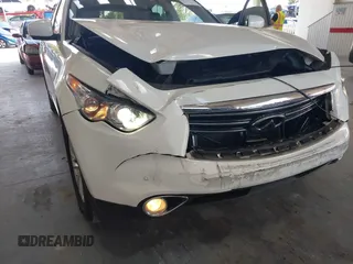 2015 Infiniti QX70 z VIN JN8CS1MU9FM380276, wystawiony jako IAAI lot #42356021 z przebiegiem 98 589 mil mil oraz . Historia ofert i sprzedaży dostępna na DreamBid. Obrazek 6.