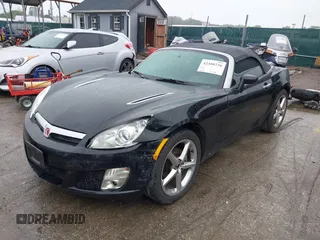 2009 Saturn Sky z VIN 1G8MN35B59Y104152, wystawiony jako IAAI lot #42308236 z przebiegiem 190 823 mil mil oraz . Historia ofert i sprzedaży dostępna na DreamBid. Obrazek 17.