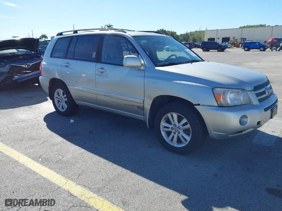 2006 Toyota Highlander Hybrid with VIN JTEEW21A660011807, listed as a IAAI auction lot 41743642 with 272,845 mi miles. Bid and sale history available at carsss.com. Image 1.
