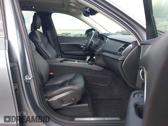 2020 Volvo XC90 Momentum with VIN YV4A221K4L1584182, listed as a IAAI auction lot 42584433 with 92,059 mi miles and . Bid and sale history available at DreamBid. Image 5.