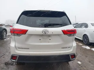 2018 Toyota Highlander Limited with VIN 5TDDZRFH6JS851503, listed as a IAAI auction lot 40911739 with 147,982 mi miles and . Bid and sale history available at DreamBid. Image 16.