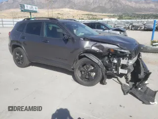 2019 Jeep Cherokee Altitude with VIN 1C4PJMLX1KD385480, listed as a Copart auction lot 74807884 with 17,622 mi miles and Salvage Title. Bid and sale history available at DreamBid. Image 4.
