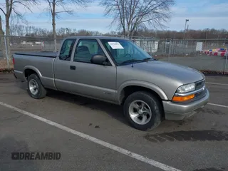 2001 Chevrolet S-10 LS with VIN 1GCCS19571K141956, listed as a IAAI auction lot 41520093 with 110,098 mi miles and . Bid and sale history available at DreamBid. Image 1.