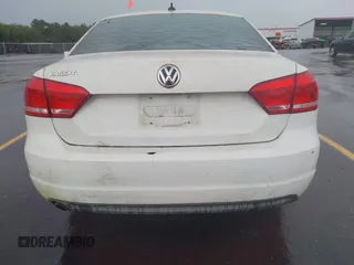 2014 Volkswagen Passat S z VIN 1VWAP7A39EC024253, wystawiony jako IAAI lot #42400664 z przebiegiem 151 628 mil mil oraz . Historia ofert i sprzedaży dostępna na DreamBid. Obrazek 12.