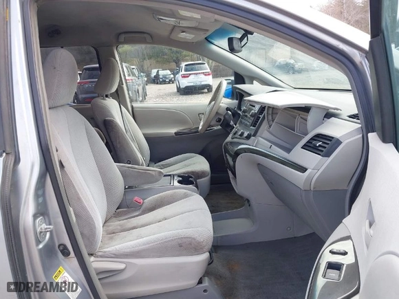 2011 Toyota Sienna LE AAS with VIN 5TDKK3DC4BS065104, listed as a IAAI auction lot 41886753 with 193,352 mi miles. Bid and sale history available at carsss.com. Image 5.