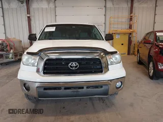 2008 Toyota Tundra z VIN 5TBBV54188S502587, wystawiony jako IAAI lot #41955396 z przebiegiem 155 718 mil mil oraz . Historia ofert i sprzedaży dostępna na DreamBid. Obrazek 12.
